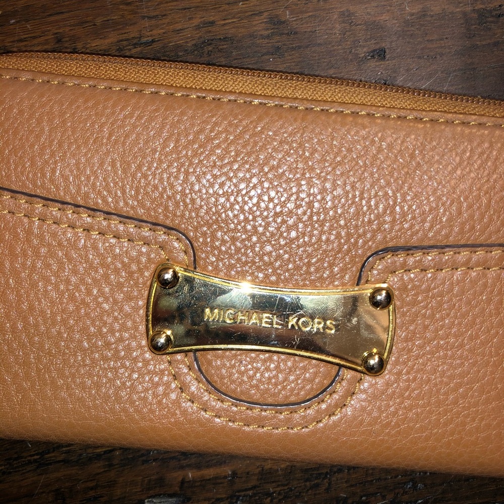 Michael kors wallet camel